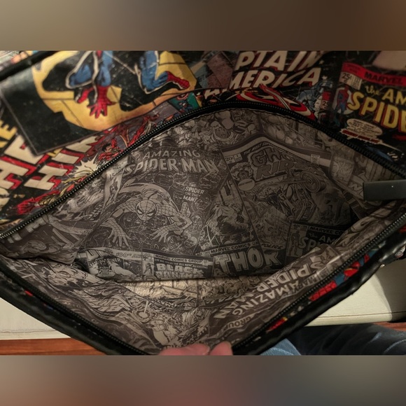 2 Marvel Comics bag (small pocketbook and travel bag) - Picture 4 of 13